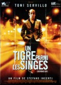 UN TIGRE PARMI LES SINGES