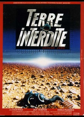 affiche du film TERRE INTERDITE