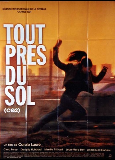 affiche du film TOUT PRES DU SOL